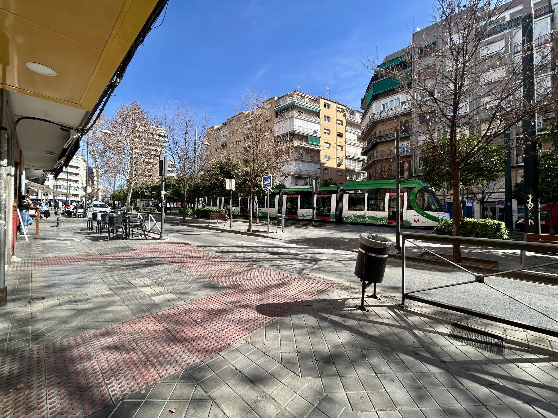 For rent of commercial in Granada