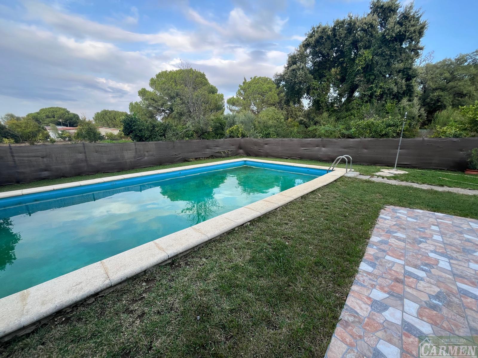 For sale of rural property in San José del Valle