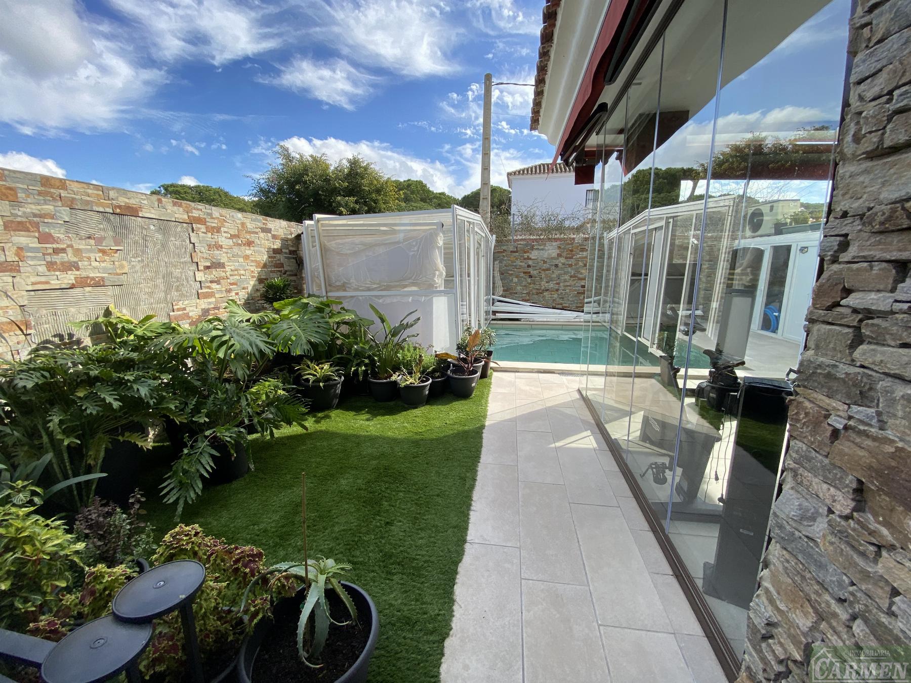 For sale of chalet in Chiclana de la Frontera