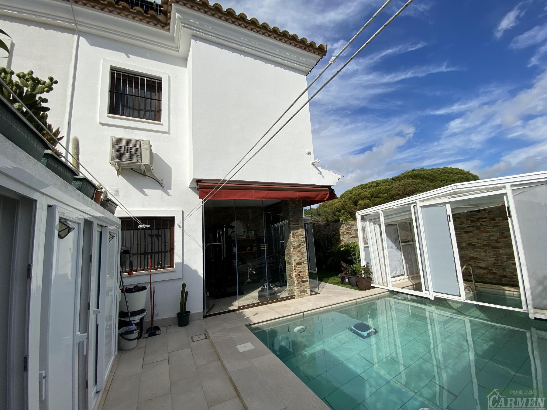 For sale of chalet in Chiclana de la Frontera