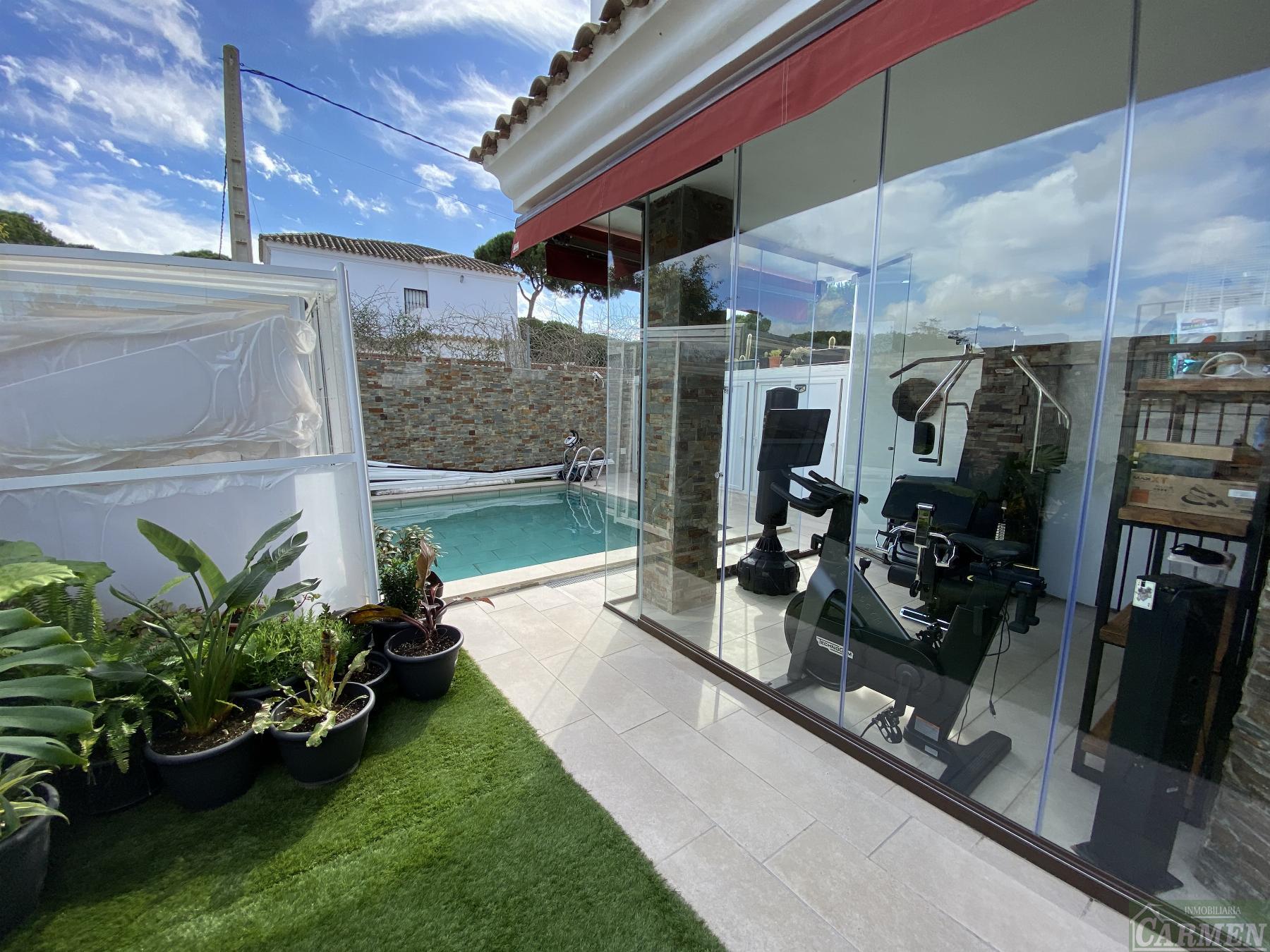For sale of chalet in Chiclana de la Frontera