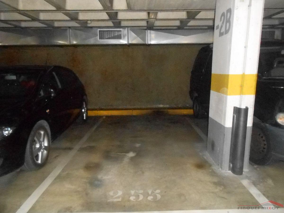 For rent of garage in Barcelona