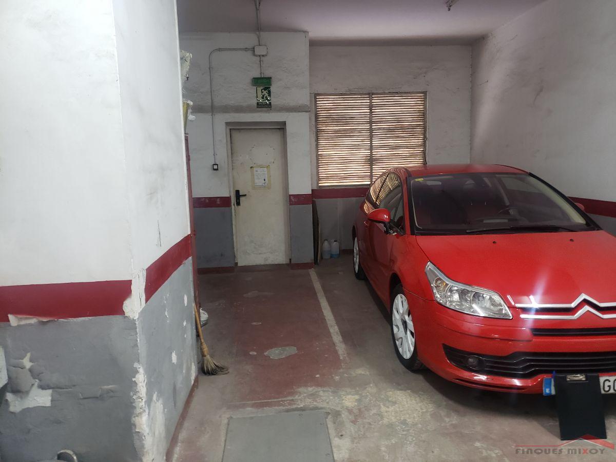 For rent of garage in Barcelona