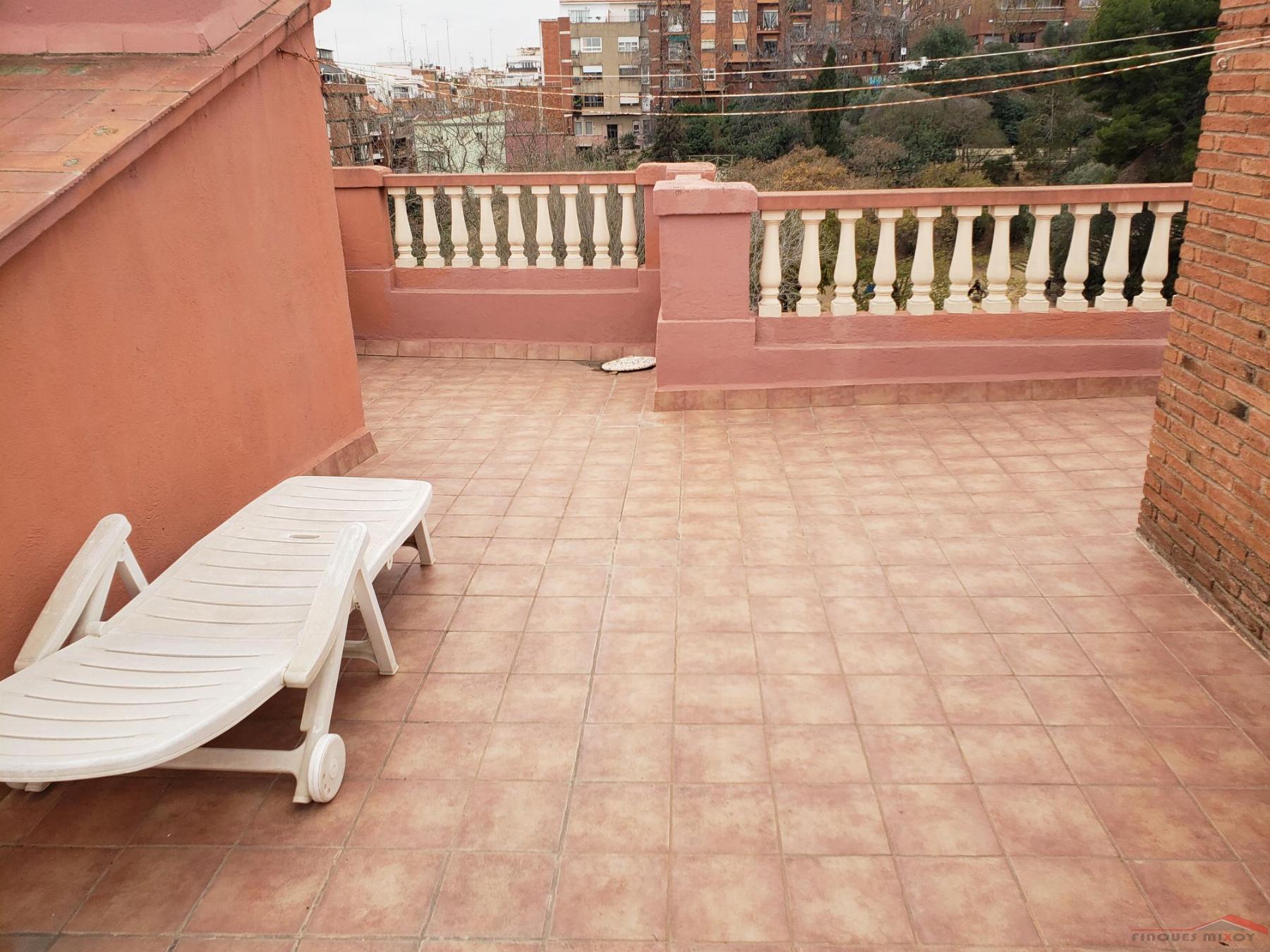For sale of house in Barcelona