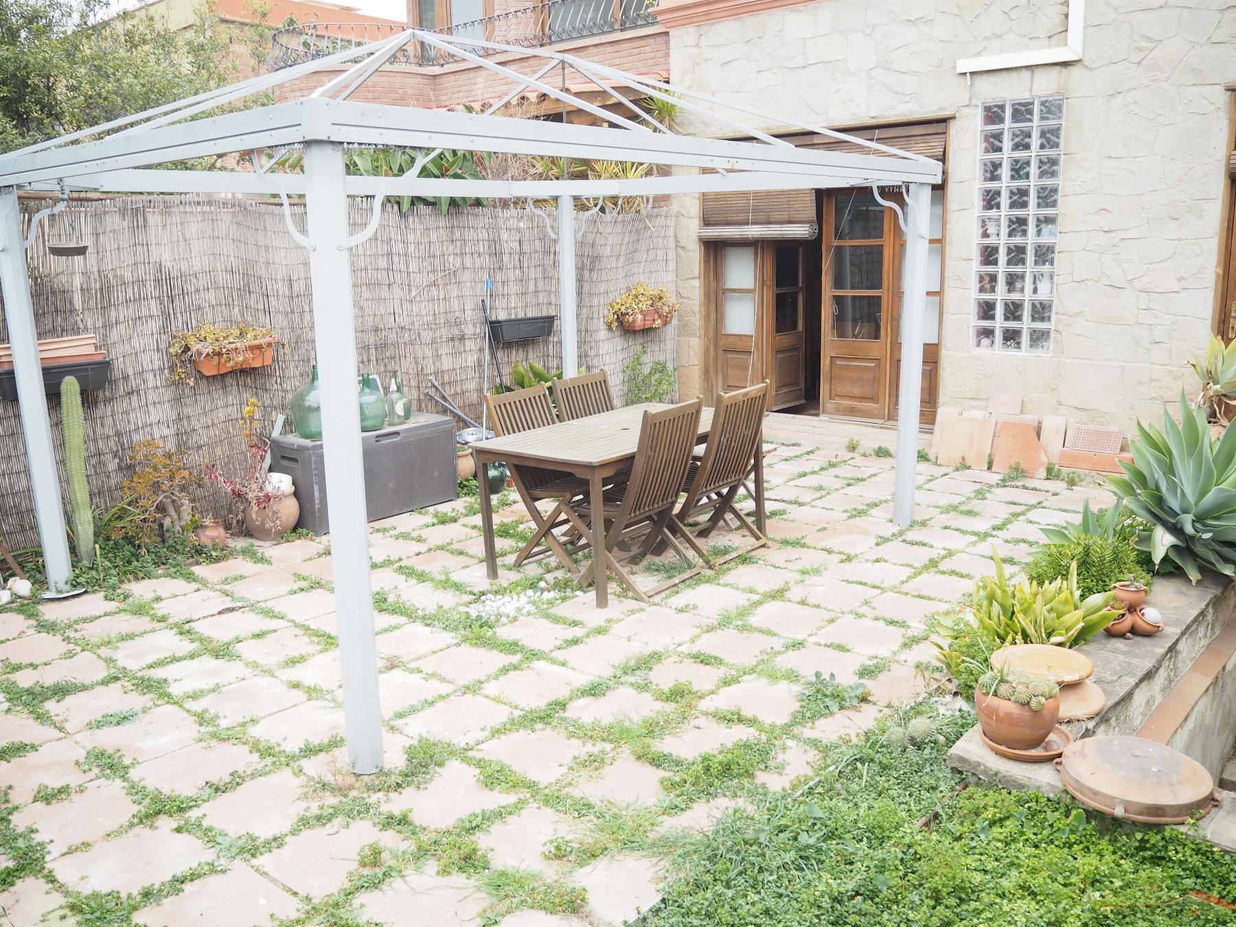 For sale of house in Barcelona