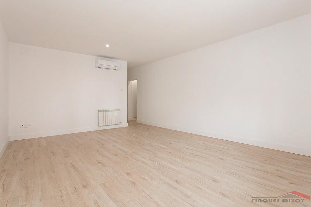 For sale of flat in Barcelona