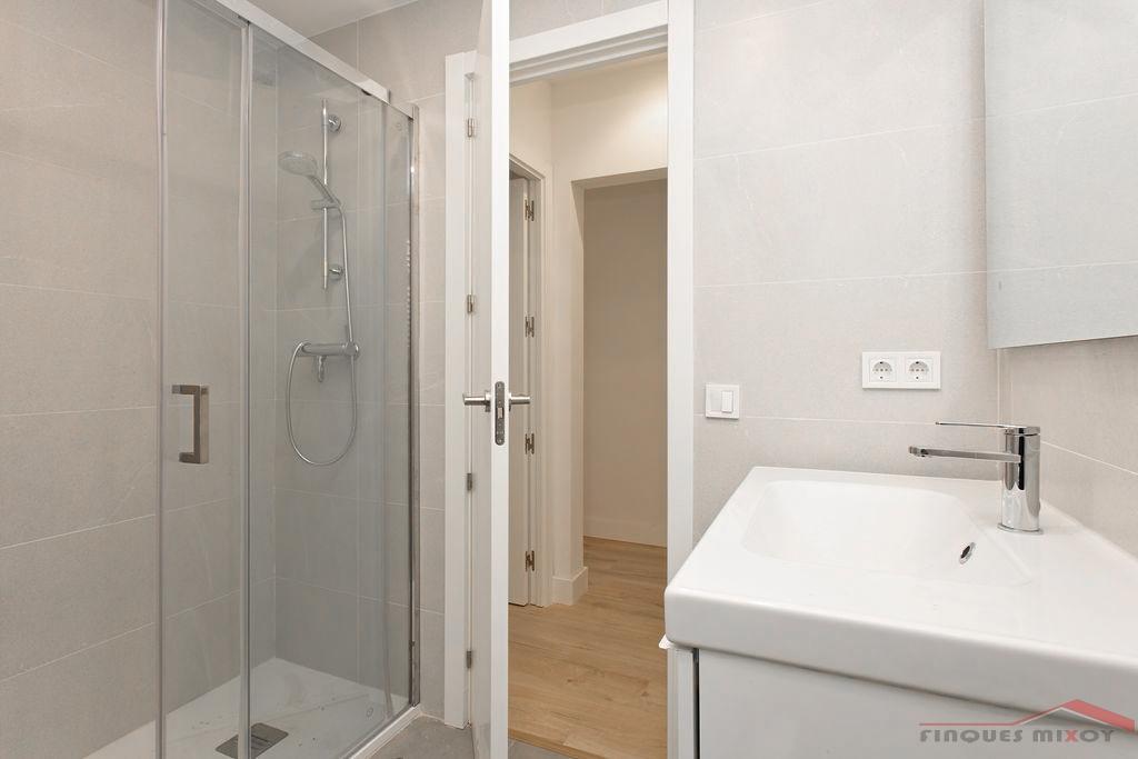 For sale of flat in Barcelona