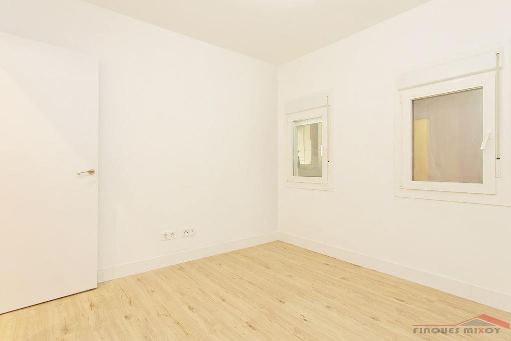 For sale of flat in Barcelona