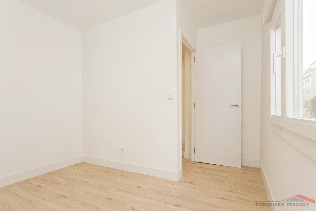 For sale of flat in Barcelona