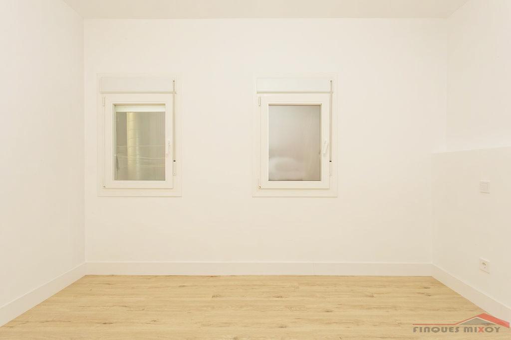 For sale of flat in Barcelona