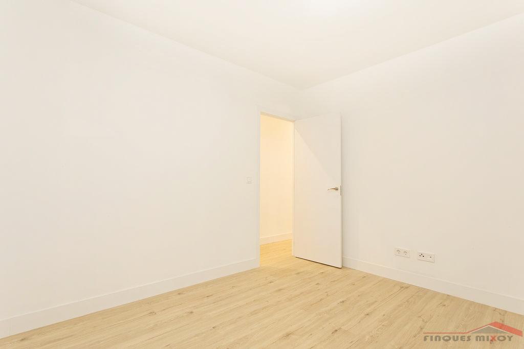 For sale of flat in Barcelona