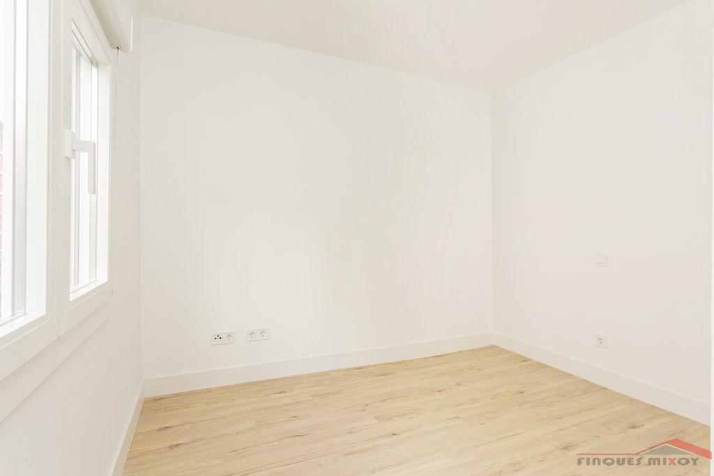 For sale of flat in Barcelona