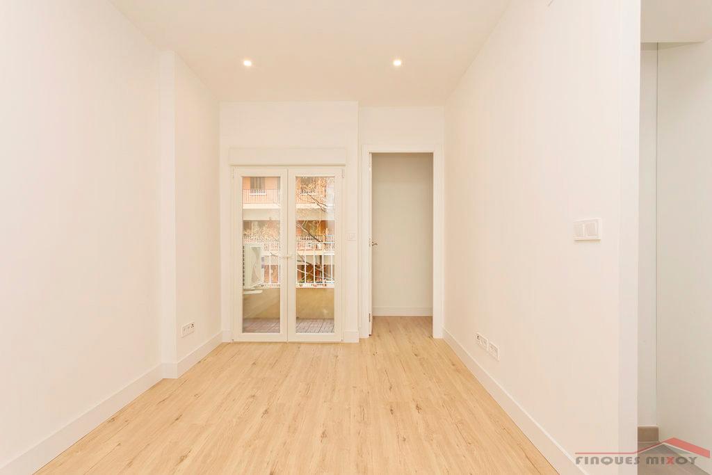 For sale of flat in Barcelona