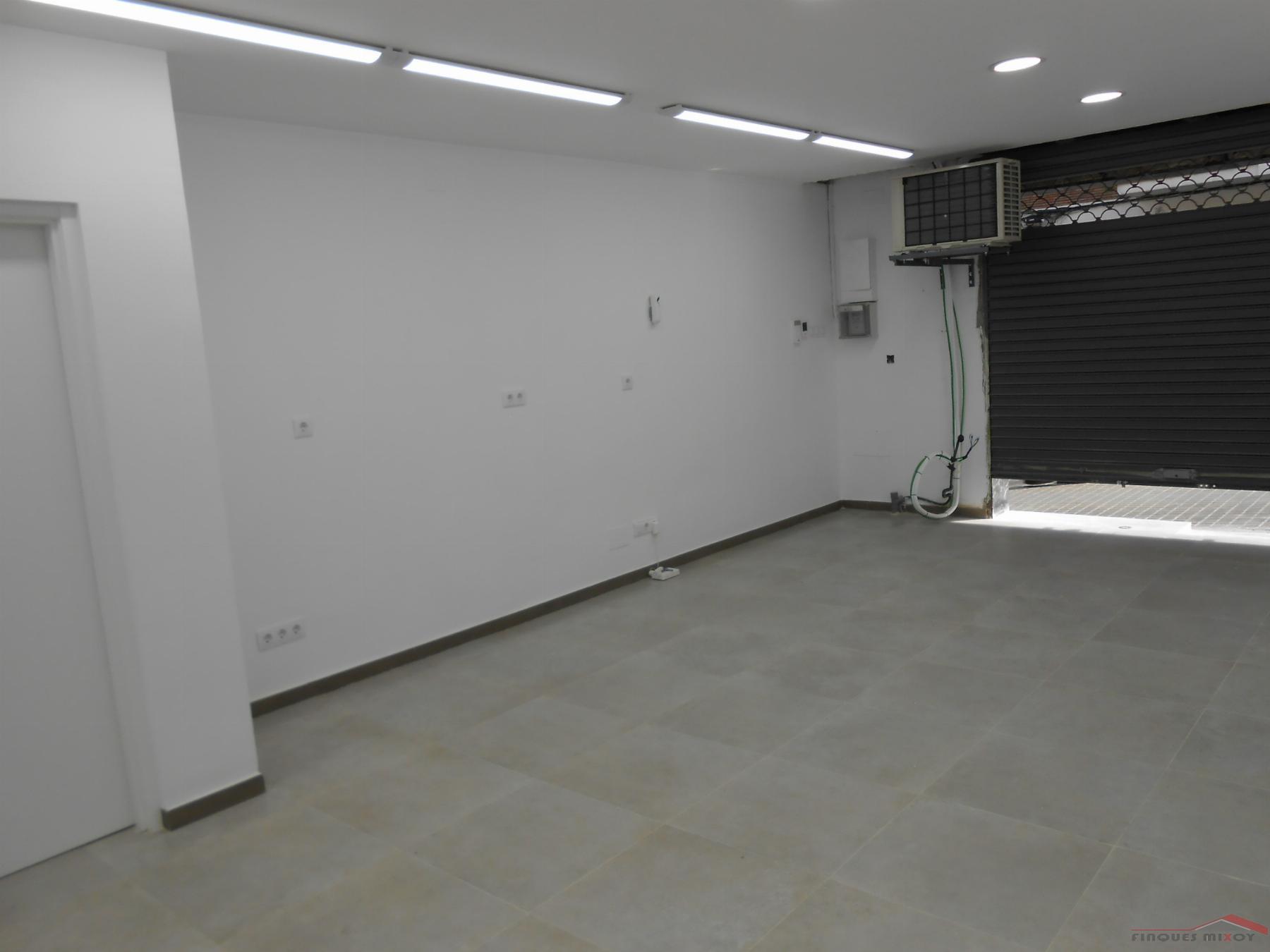 For sale of commercial in Barcelona