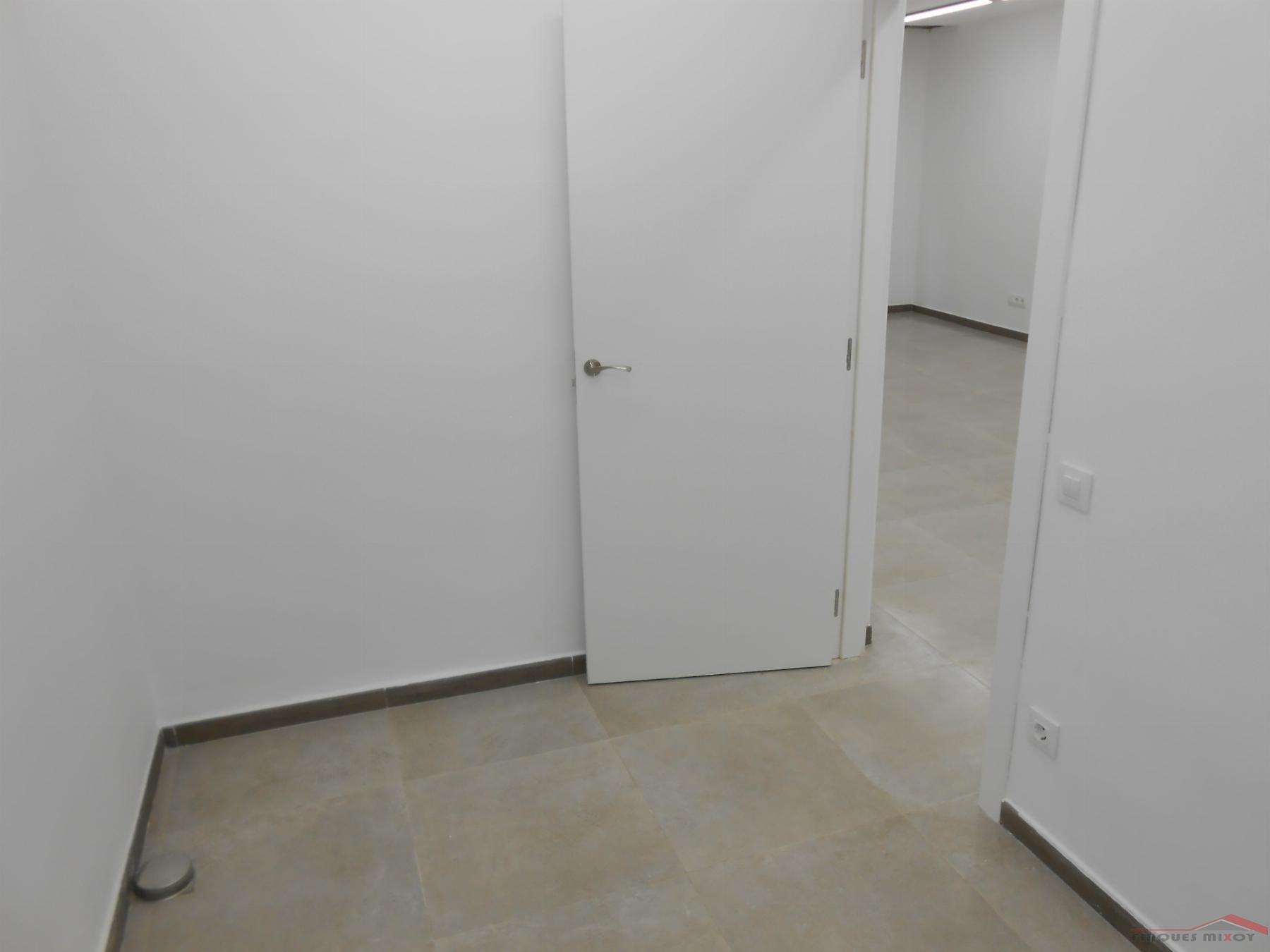 For sale of commercial in Barcelona
