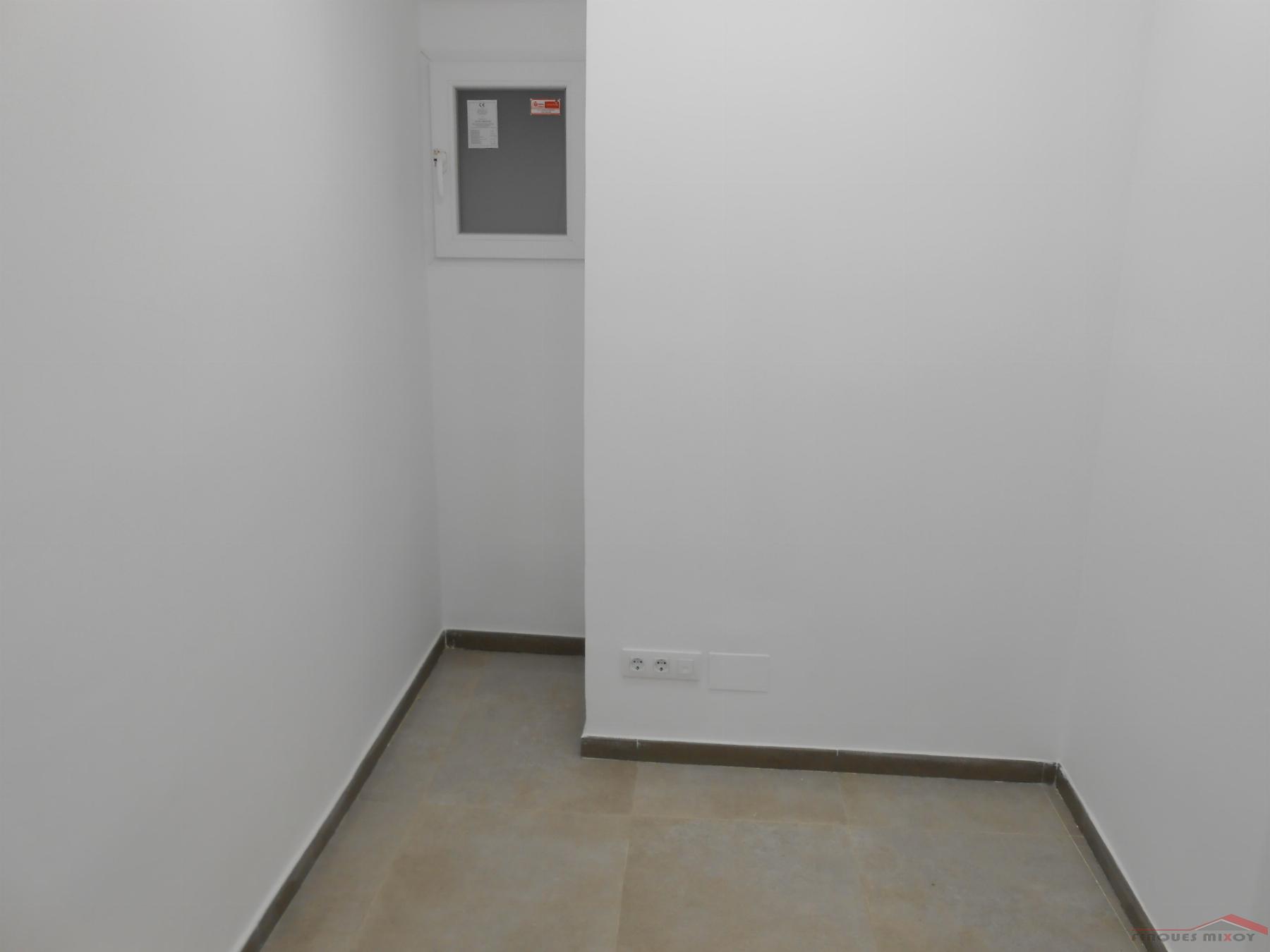 For sale of commercial in Barcelona