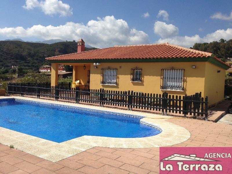 For sale of chalet in Estepona