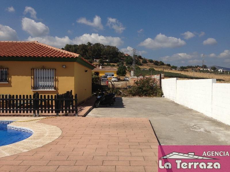 For sale of chalet in Estepona