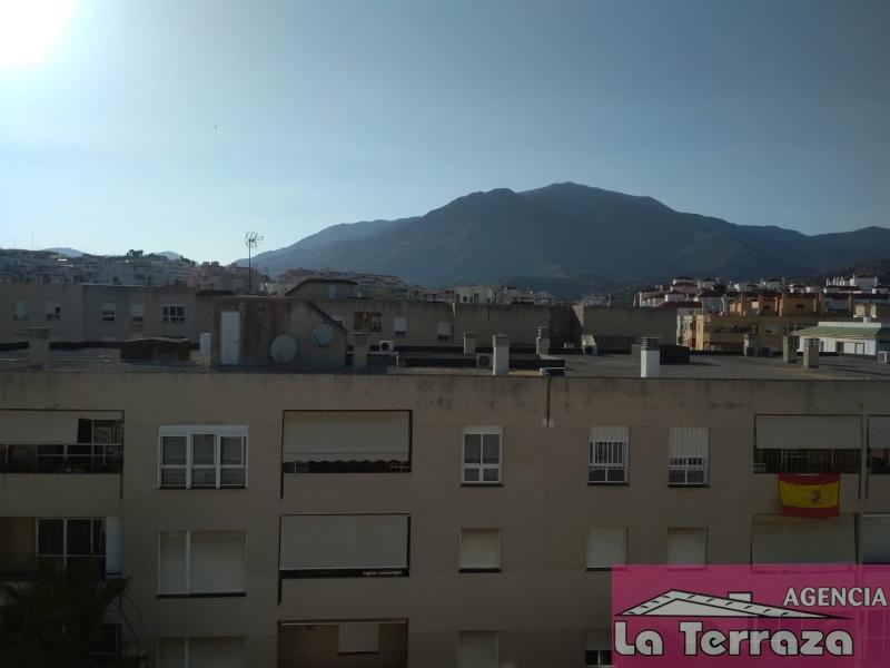 Myynti
 from
 huoneisto
 sisään

 Estepona