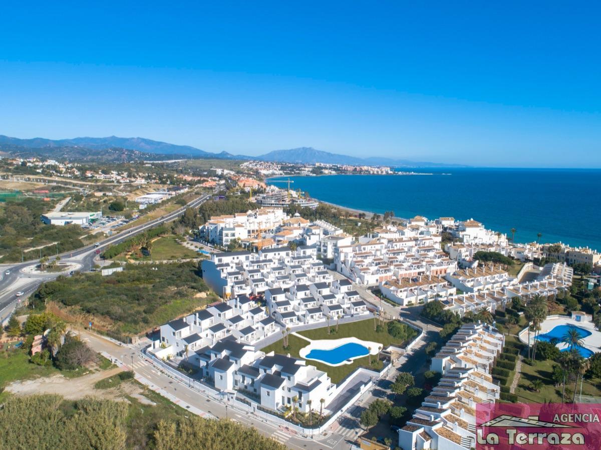 Myynti
 from
 huoneisto
 sisään

 Estepona