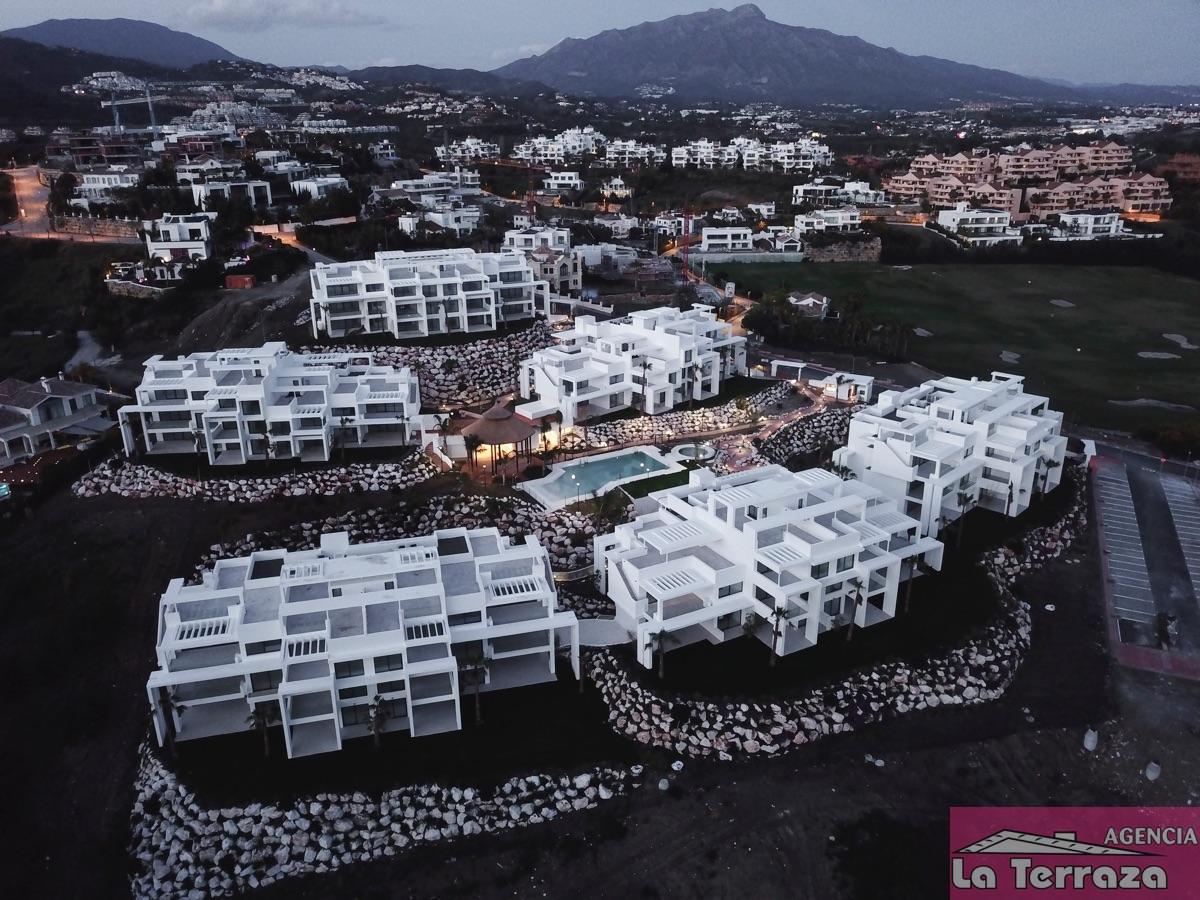 Myynti
 from
 huoneisto
 sisään

 Estepona