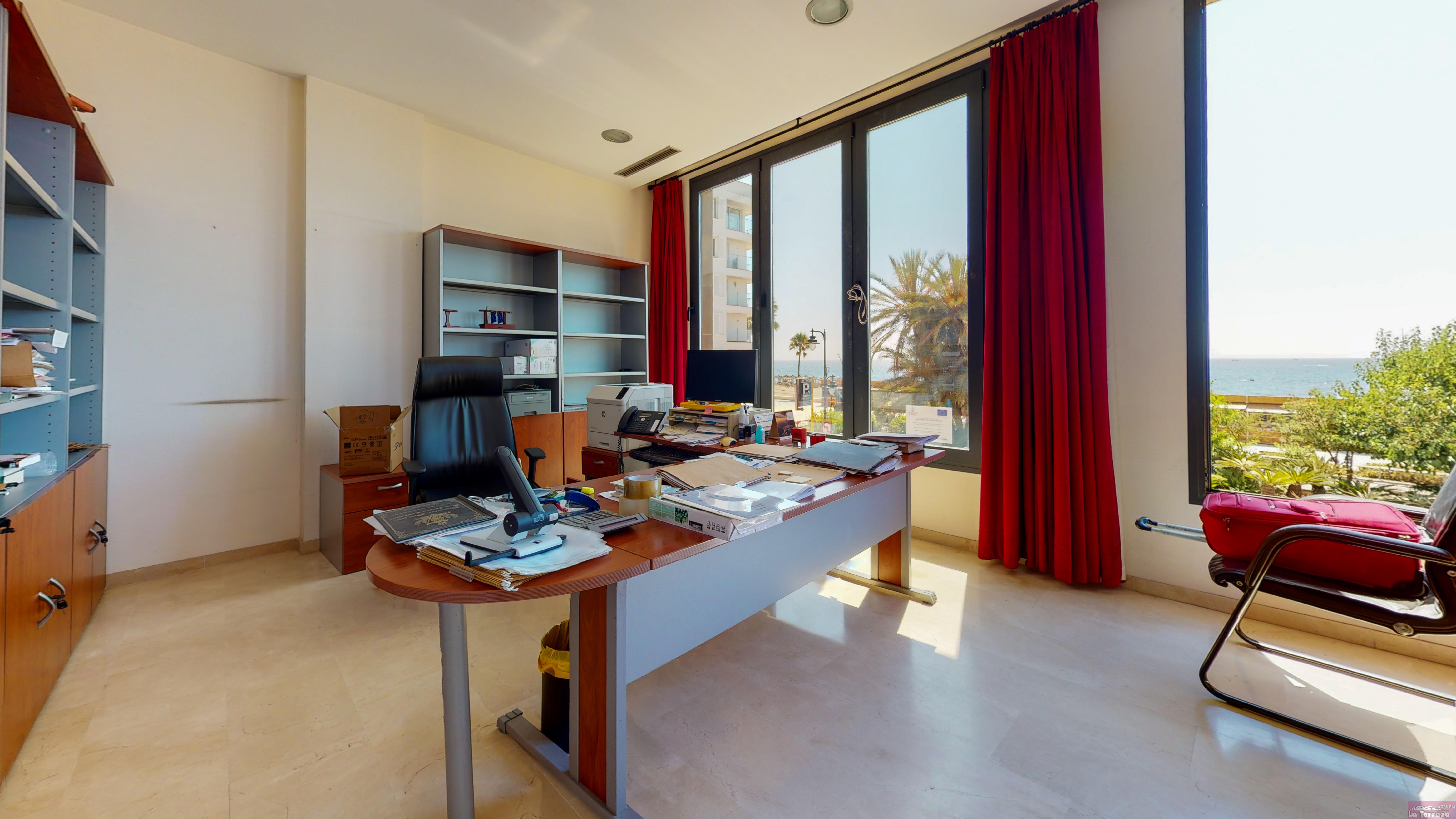 For sale of office in Estepona