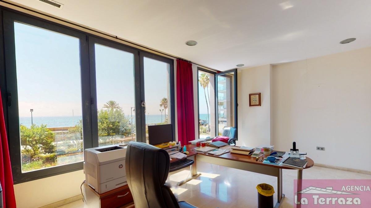 For sale of office in Estepona