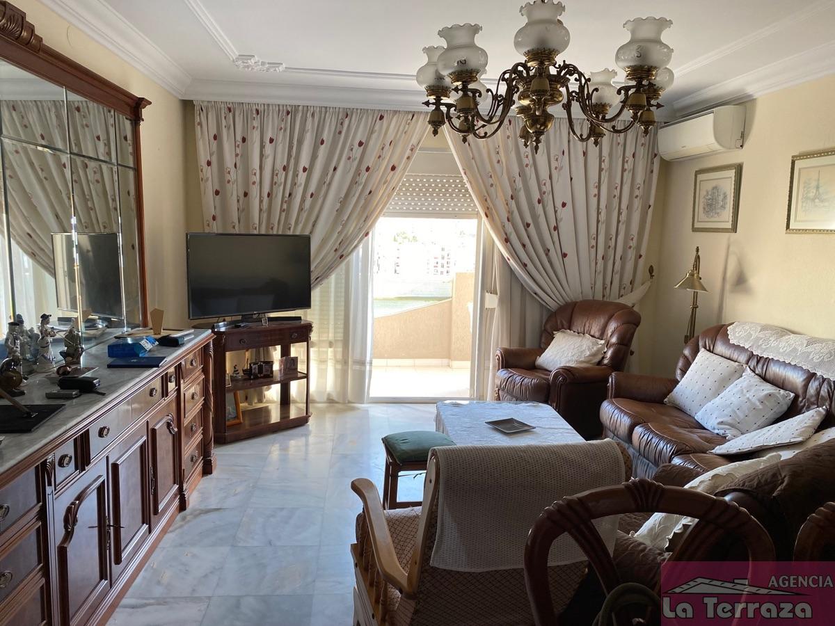 Venta de piso en Estepona