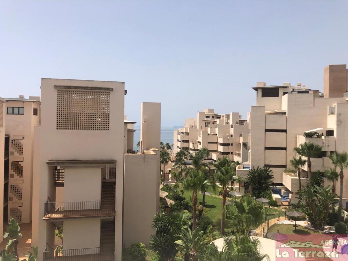 Til salg fra penthouse i Estepona
