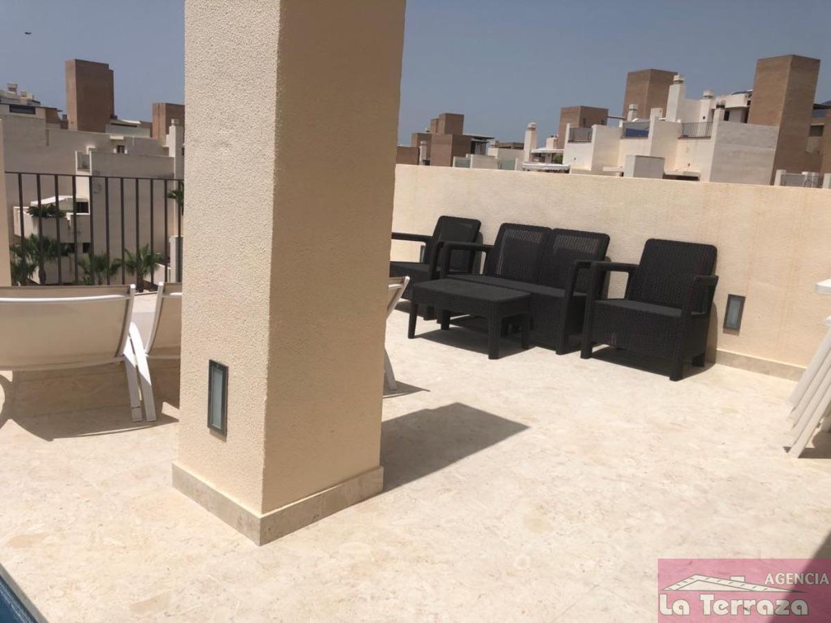 Til salg fra penthouse i Estepona