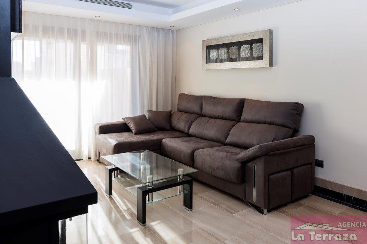 Til salg fra penthouse i Estepona