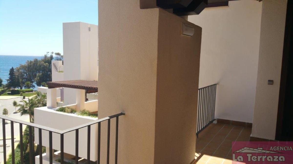 Til salg fra penthouse i Estepona