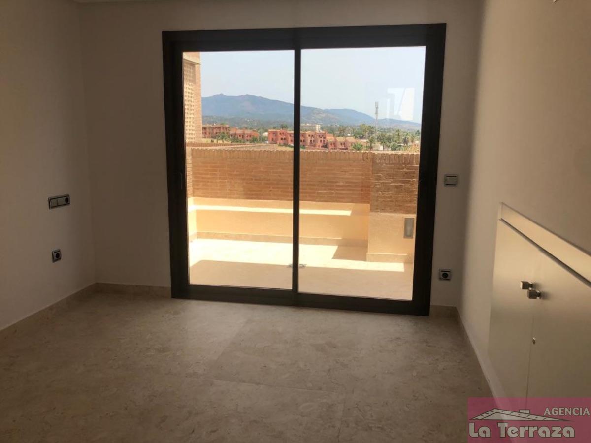 Til salg fra penthouse i Estepona