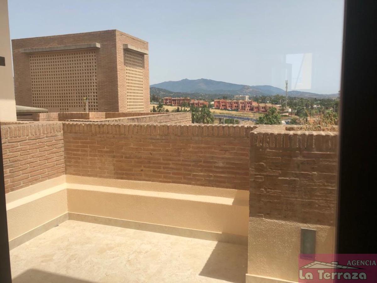 Til salg fra penthouse i Estepona