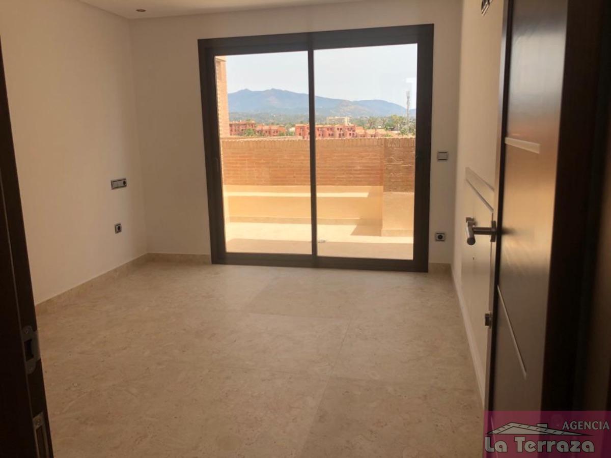 Til salg fra penthouse i Estepona