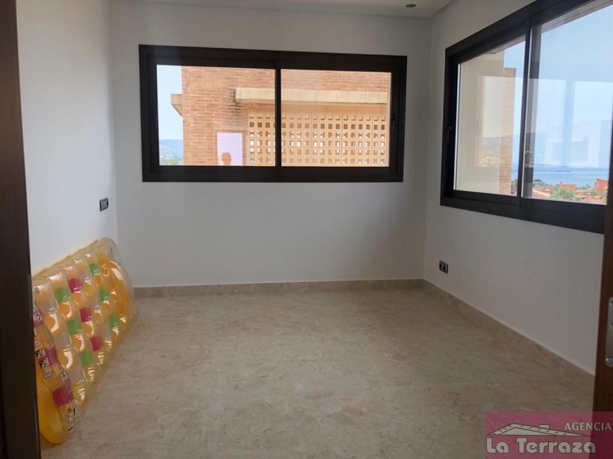 Til salg fra penthouse i Estepona