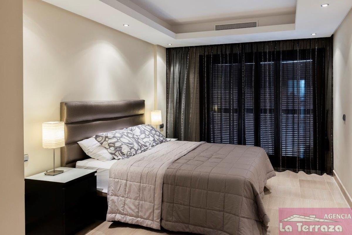 Til salg fra penthouse i Estepona