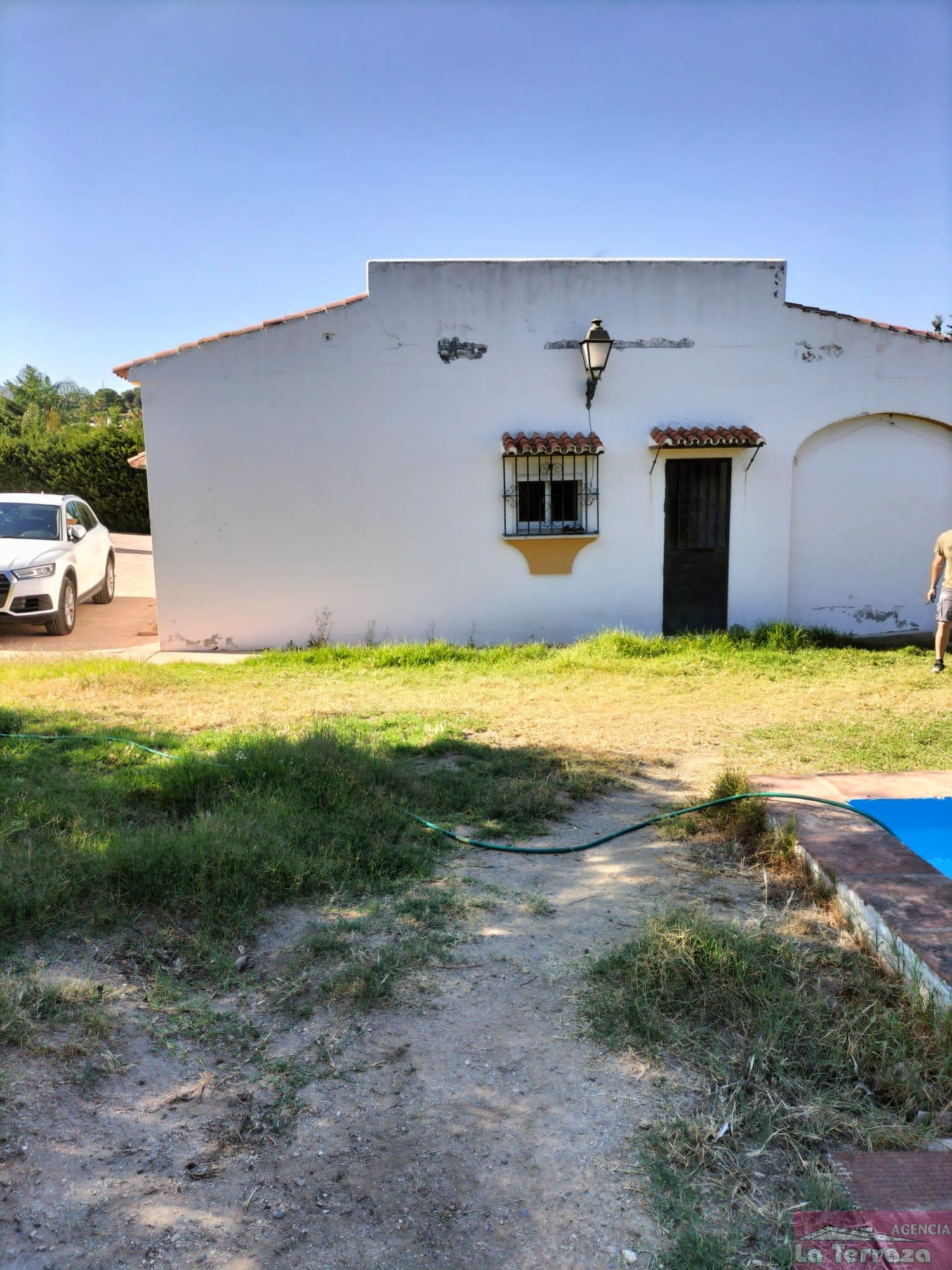 Verkoop van kleine villa in Estepona