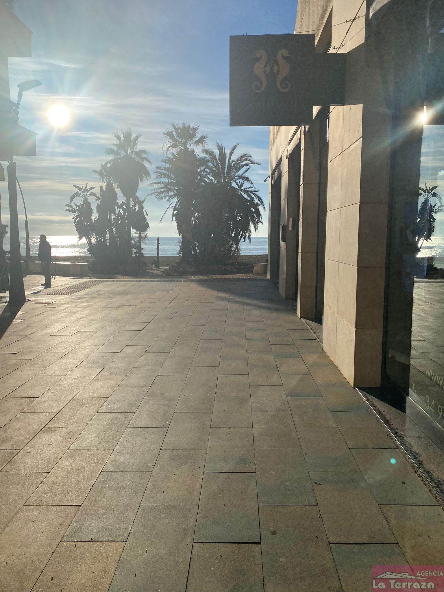 Аренда от

 Офисное помещение

 на Estepona