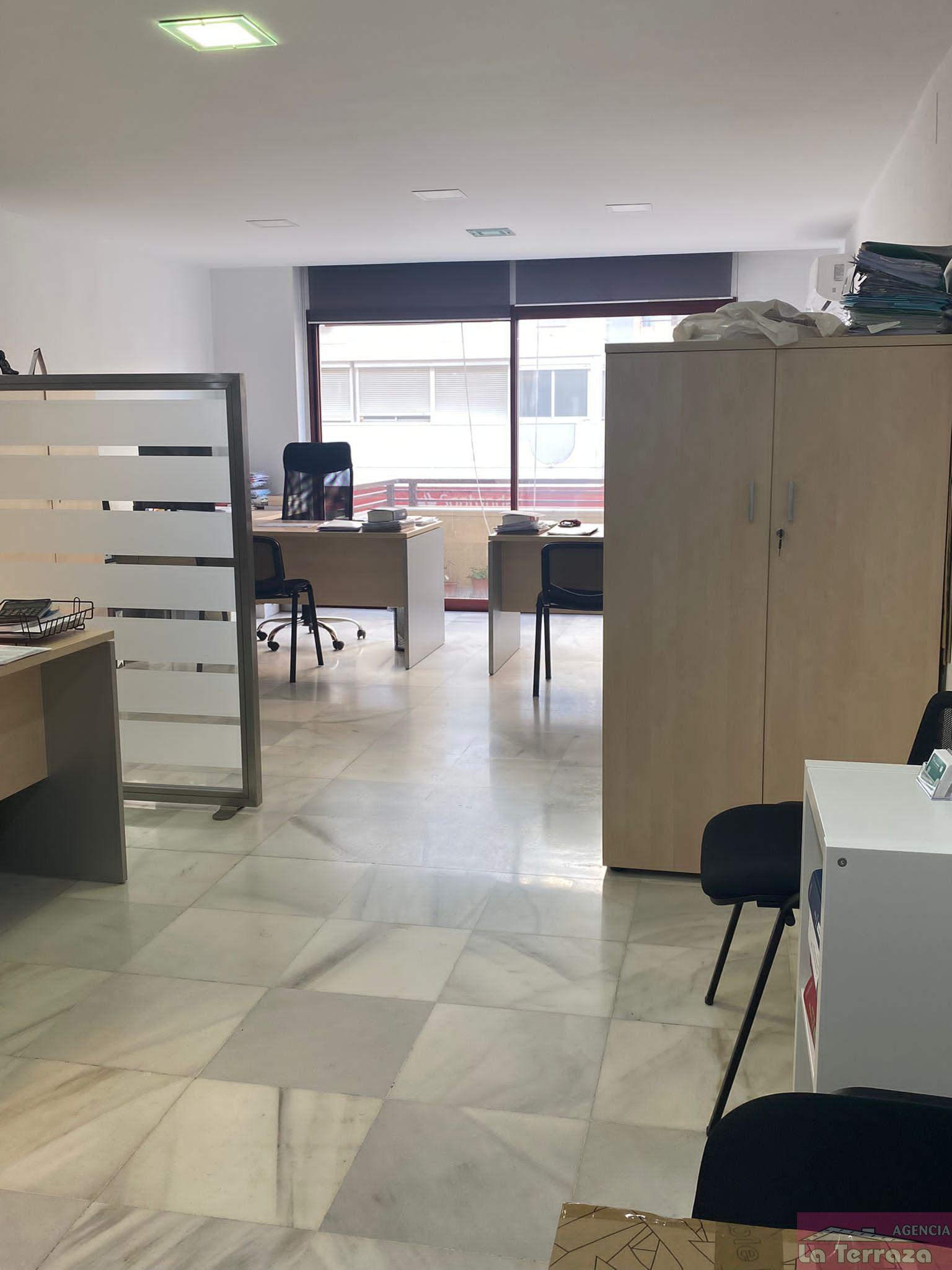 For rent of office in Estepona