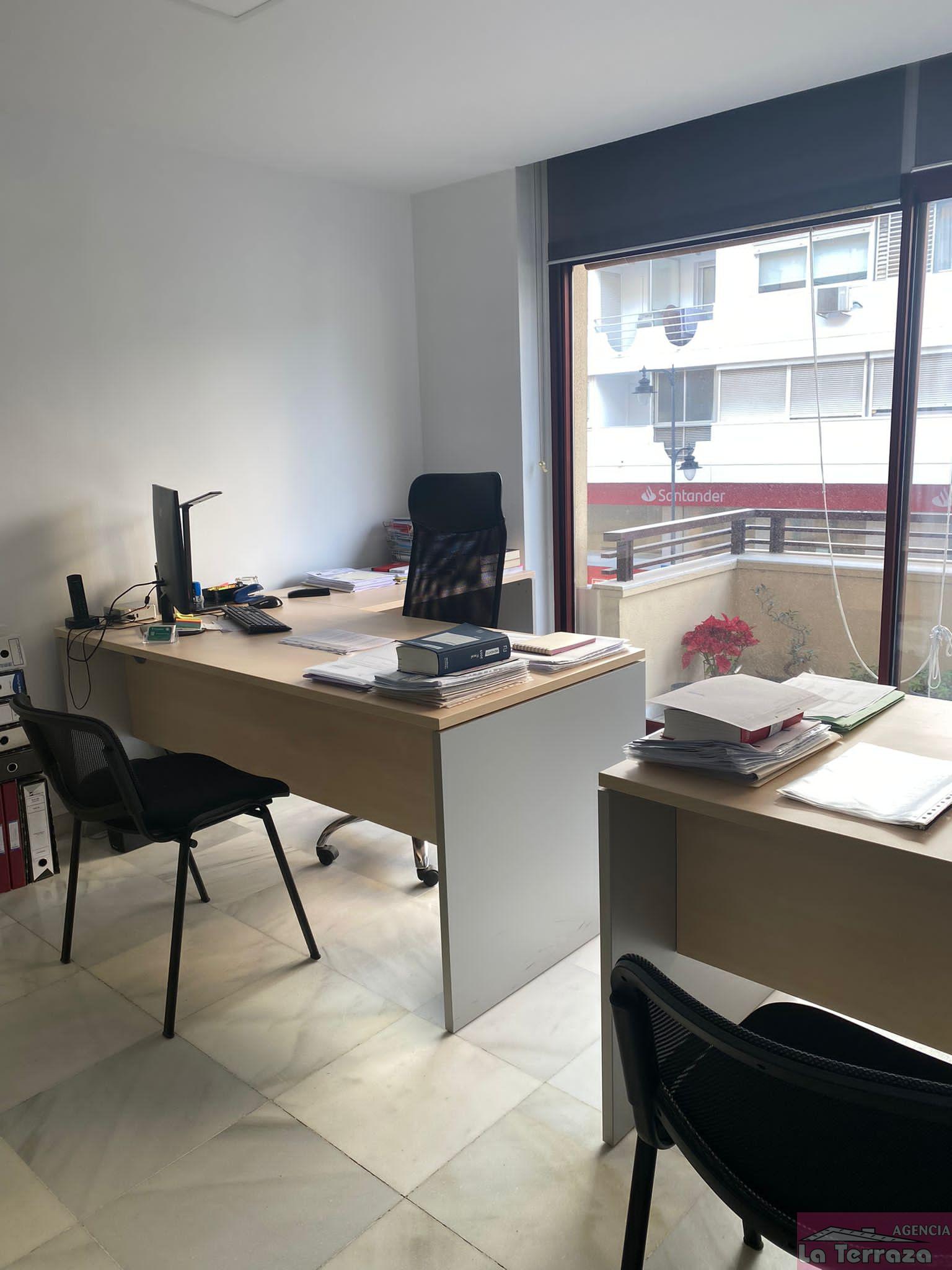 For rent of office in Estepona