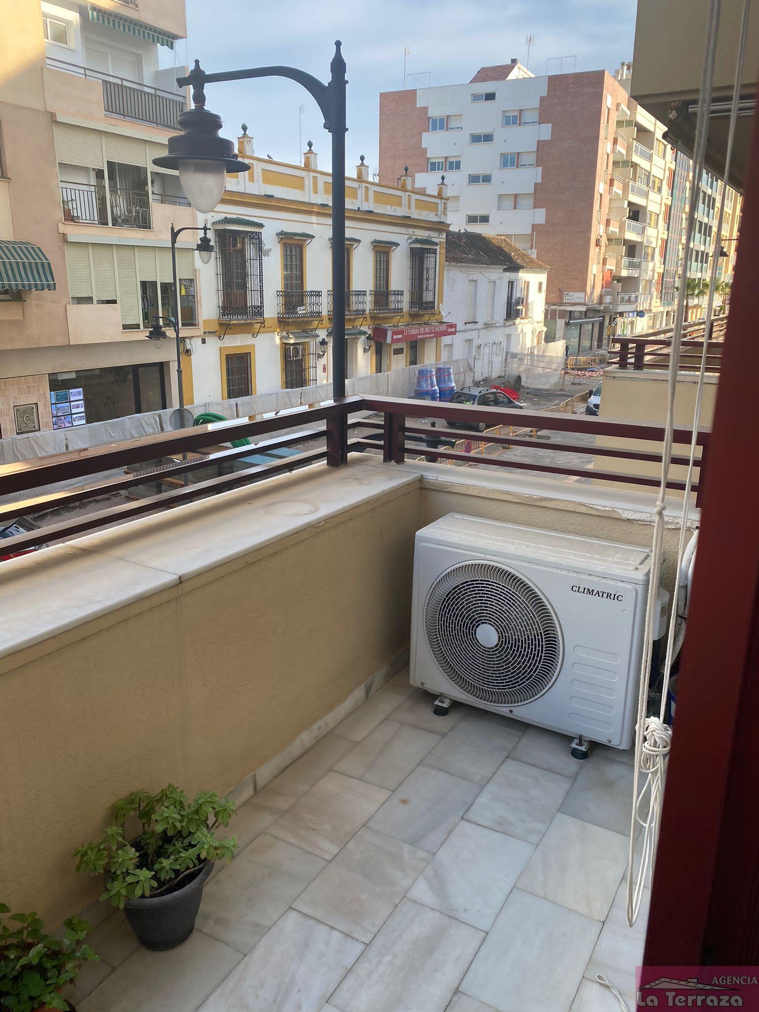 For rent of office in Estepona