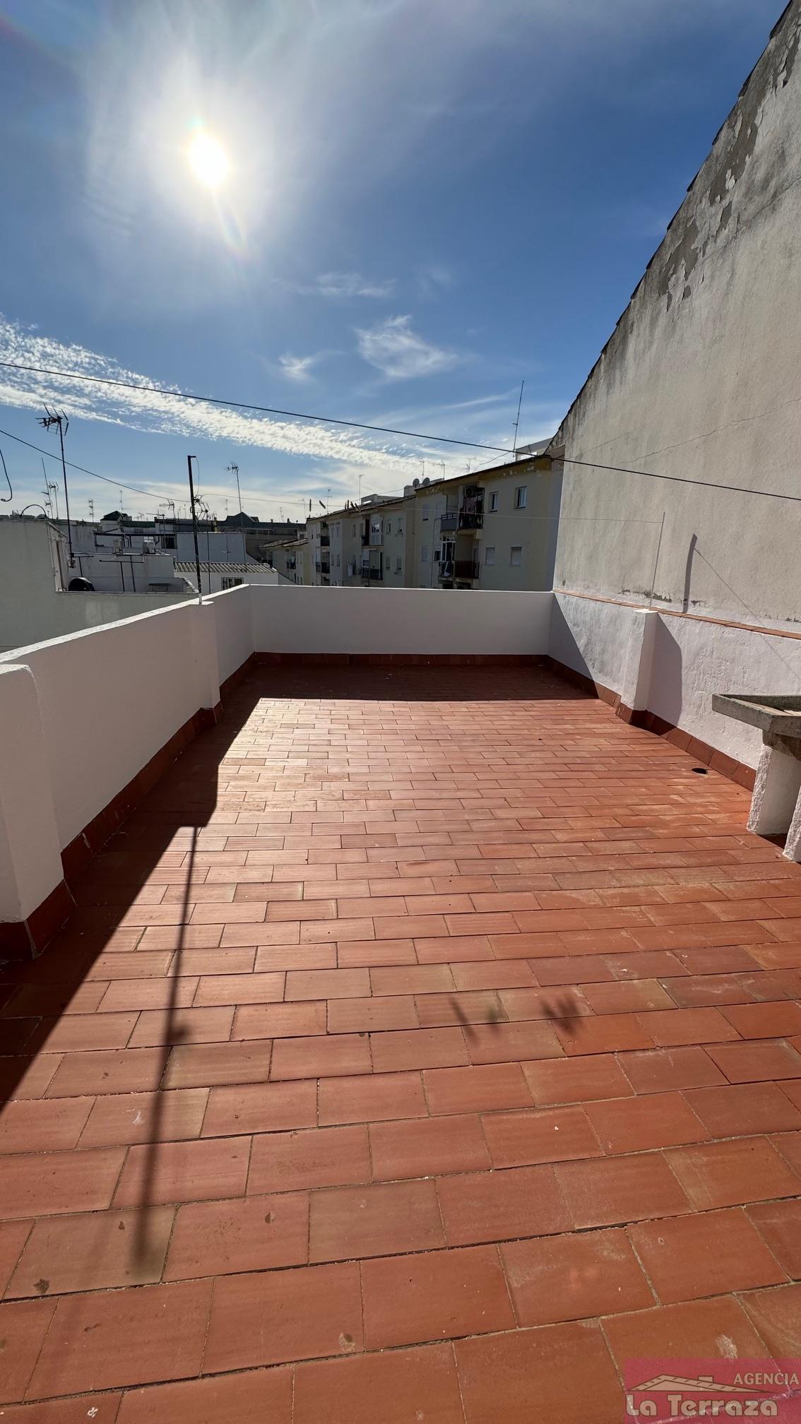 Myynti
 from
 talo
 sisään

 Estepona
