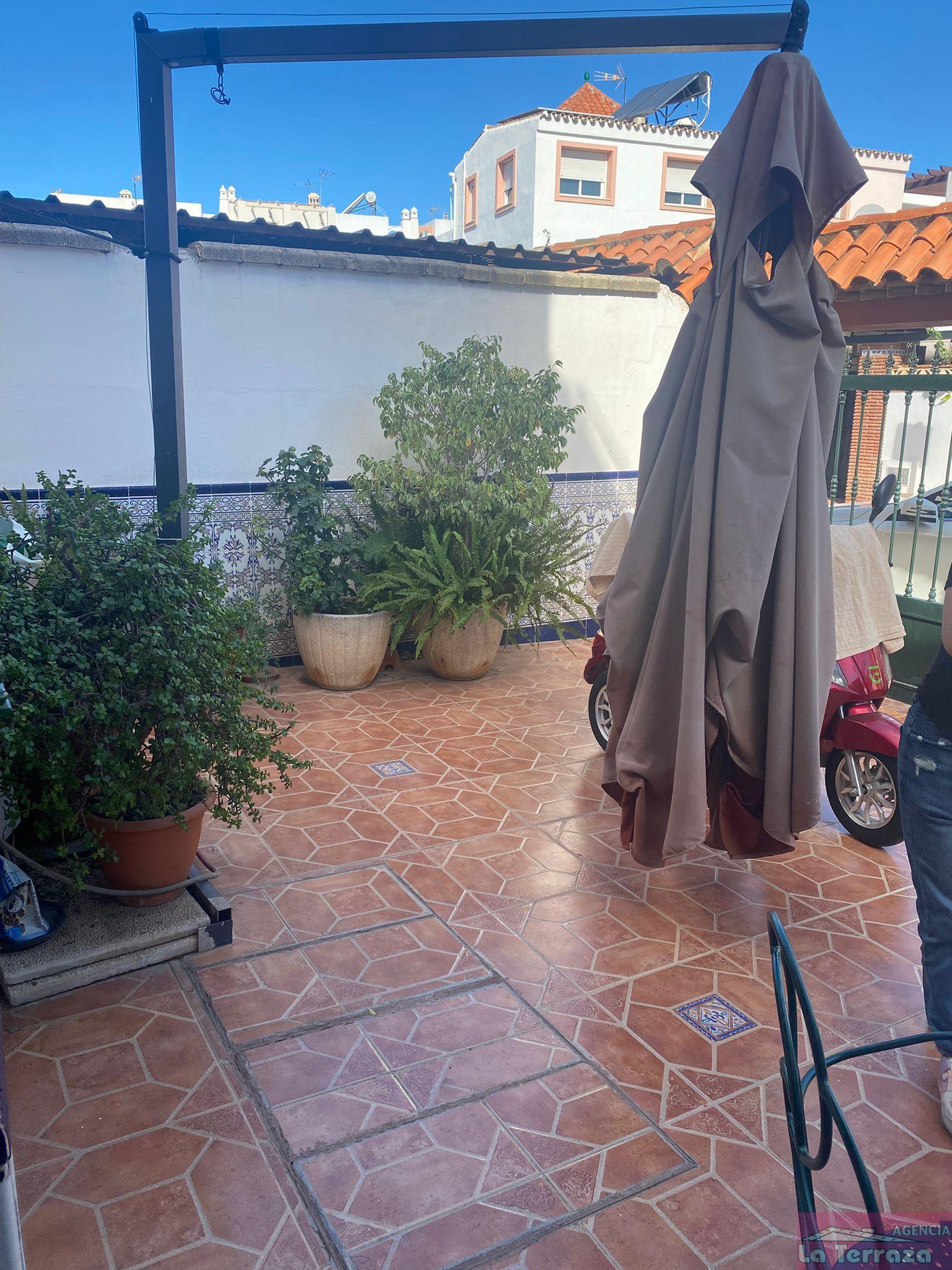 Myynti
 from
 talo
 sisään

 Estepona