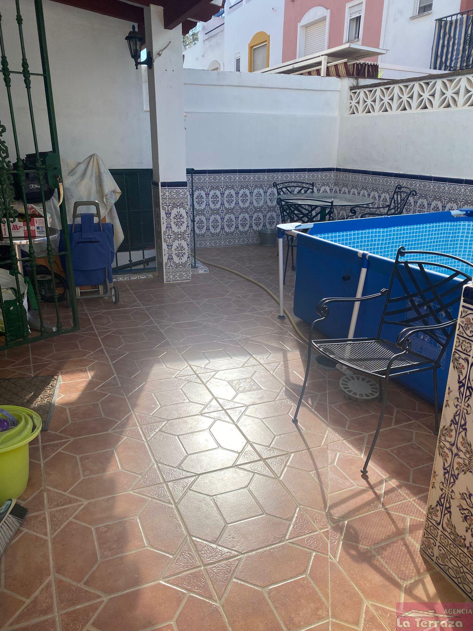 Myynti
 from
 talo
 sisään

 Estepona