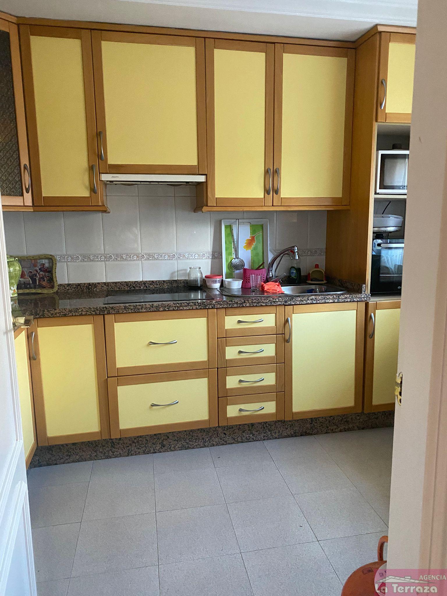 Myynti
 from
 talo
 sisään

 Estepona
