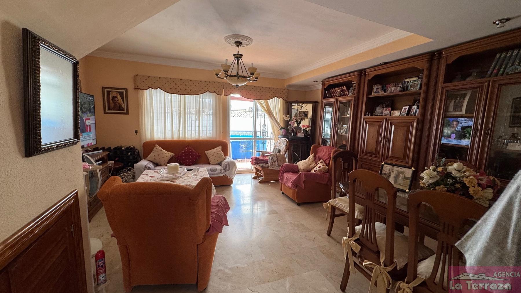 Myynti
 from
 talo
 sisään

 Estepona