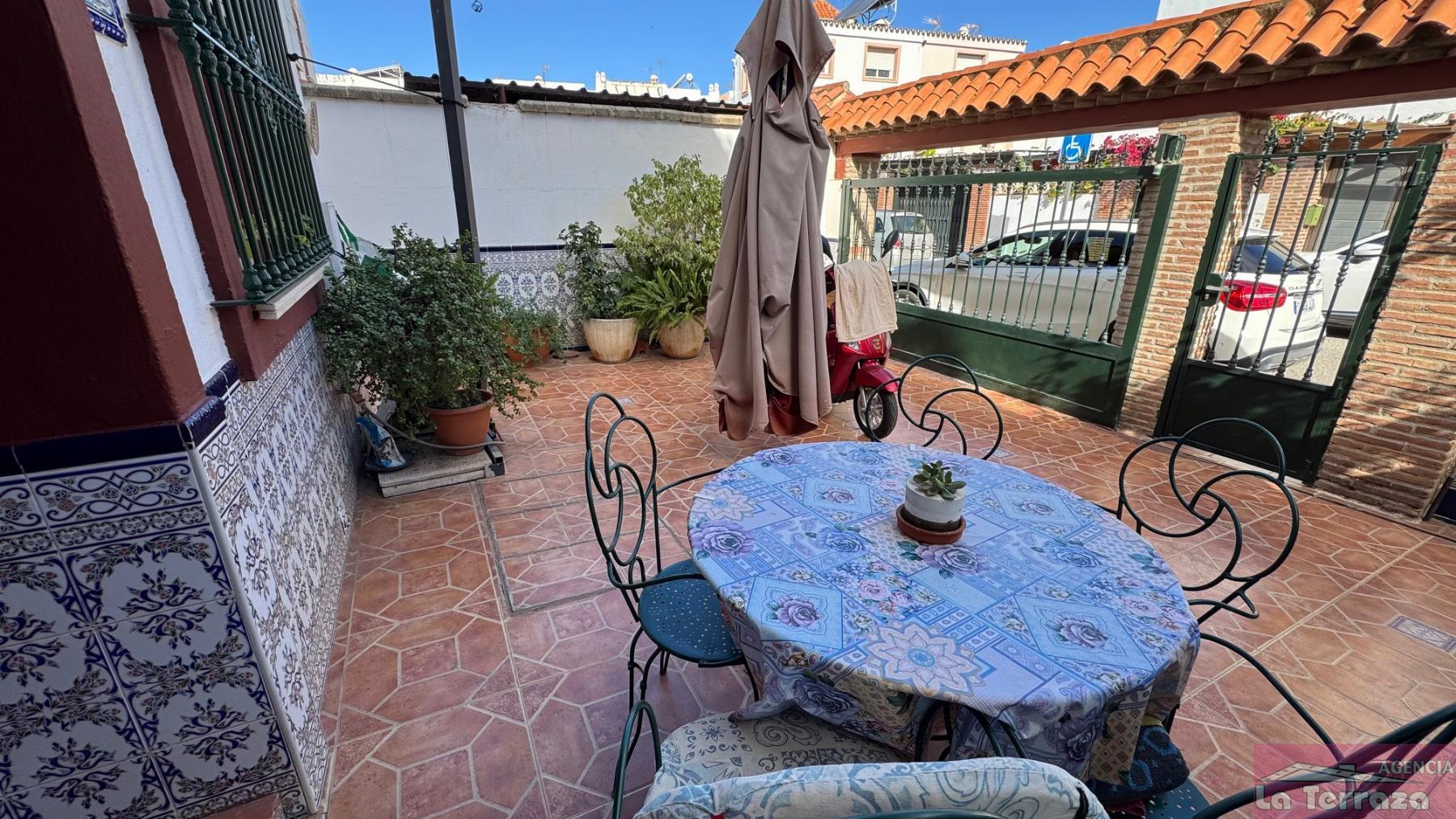 Myynti
 from
 talo
 sisään

 Estepona