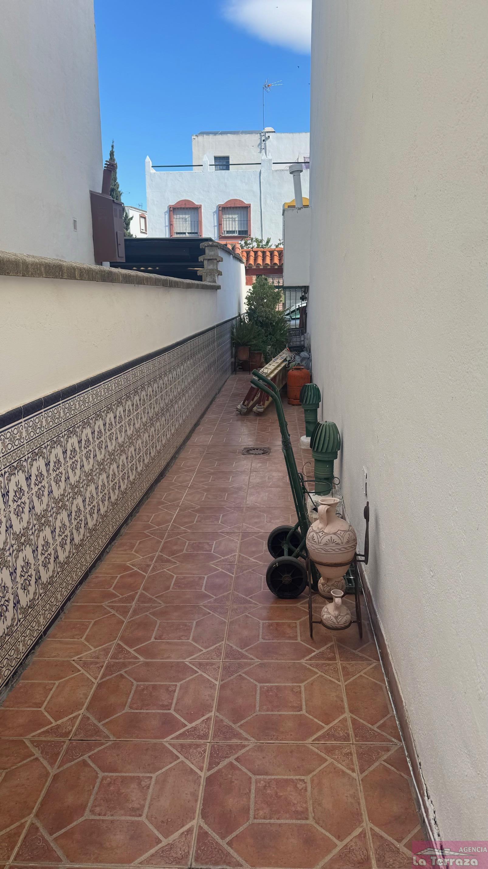 Myynti
 from
 talo
 sisään

 Estepona