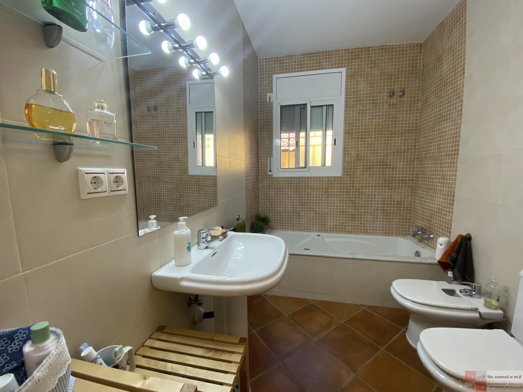 For sale of house in Vallbona d Anoia